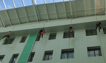  广州水电医院新贴瓷砖外墙清洗案例
